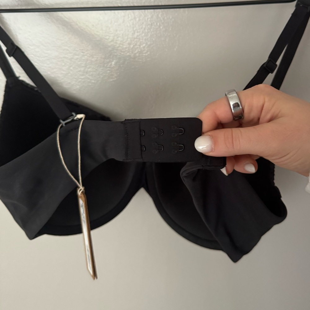 Skims Fits Everybody Lace T-Shirt Bra - Picture 6 of 7